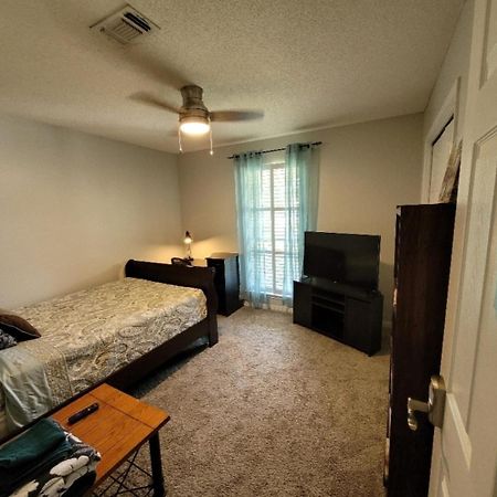 Bedroom Four Minutes From Beach Pensacola Bagian luar foto