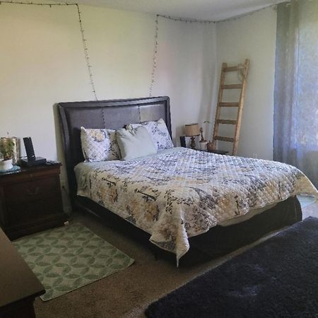 Bedroom Four Minutes From Beach Pensacola Bagian luar foto