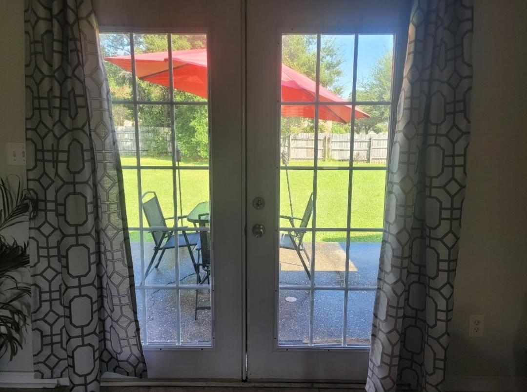 Bedroom Four Minutes From Beach Pensacola Bagian luar foto