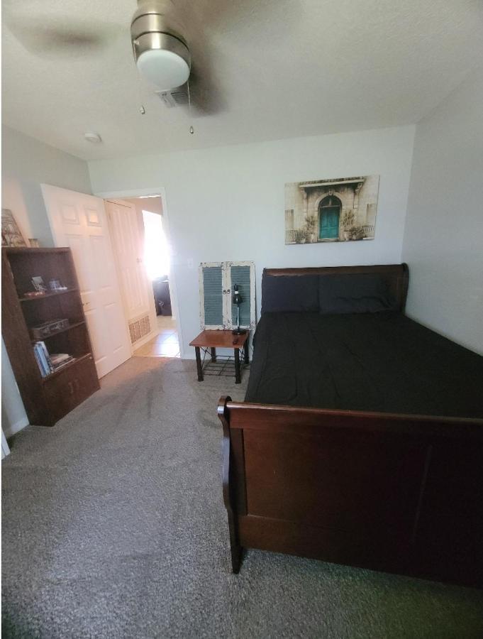 Bedroom Four Minutes From Beach Pensacola Bagian luar foto