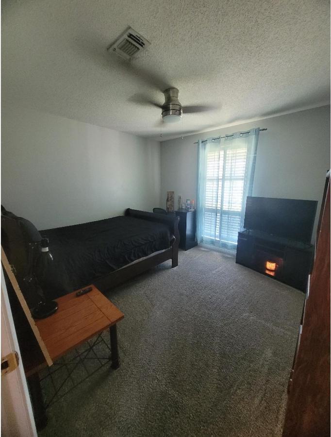 Bedroom Four Minutes From Beach Pensacola Bagian luar foto