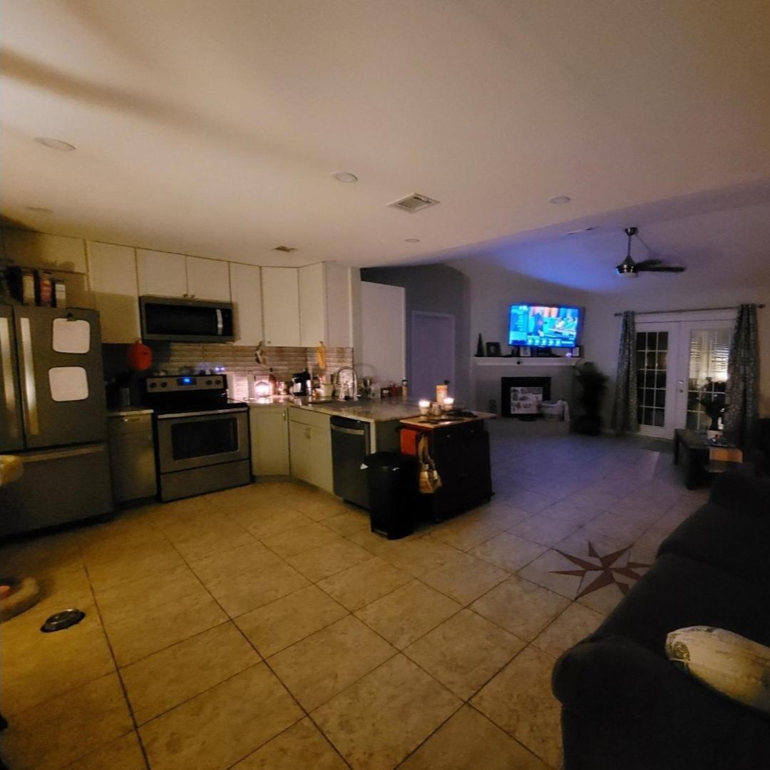 Bedroom Four Minutes From Beach Pensacola Bagian luar foto