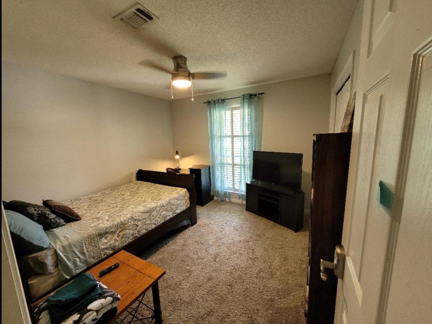 Bedroom Four Minutes From Beach Pensacola Bagian luar foto