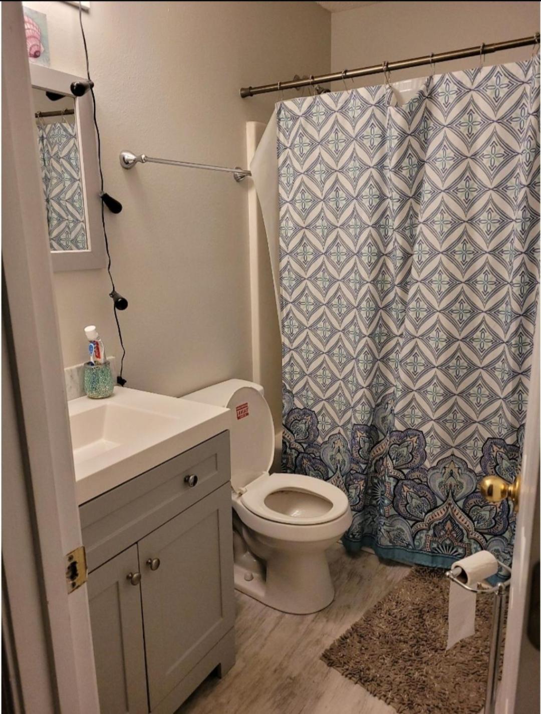Bedroom Four Minutes From Beach Pensacola Bagian luar foto