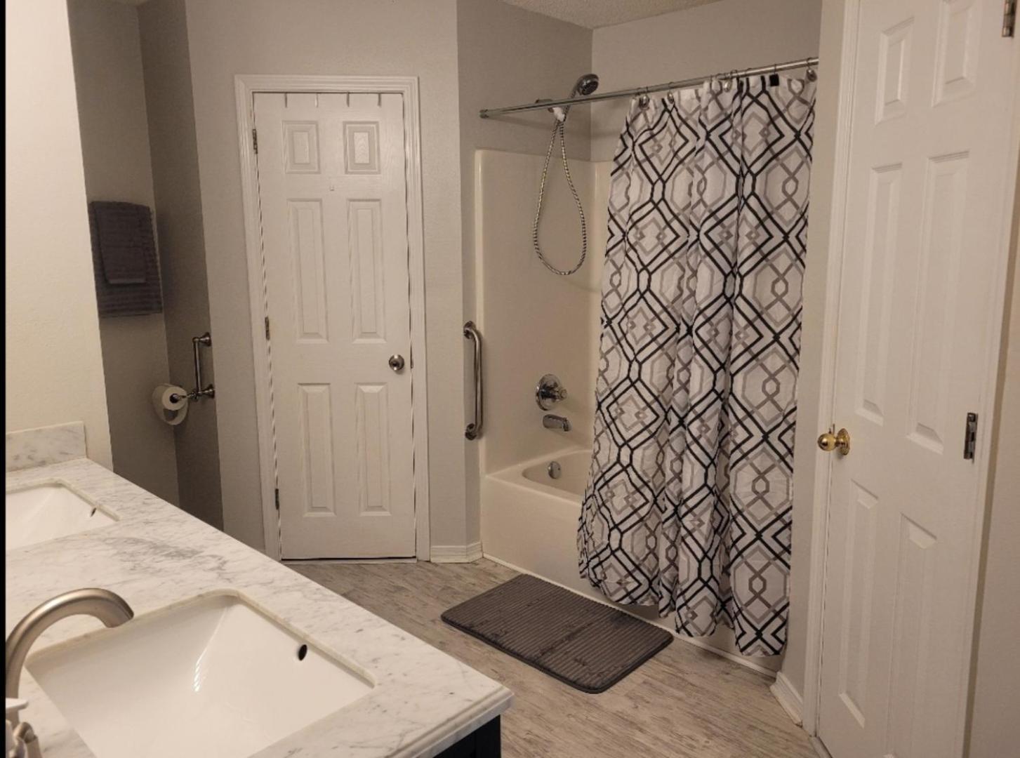 Bedroom Four Minutes From Beach Pensacola Bagian luar foto